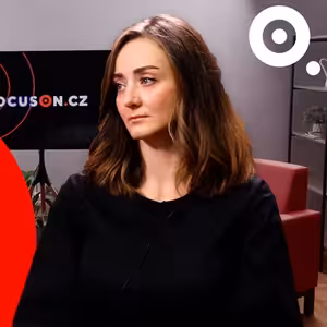 Až polovina národa věří konspiračním teoriím, nutný je zásah v podobě regulací