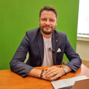 Kmotři inkasují miliardy? Předražené armádní zakázky. Co reálně způsobilo blackout? | Čau Praho #140