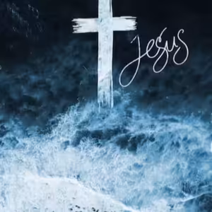 Žena osvobozená od bolesti žaludku a hrudníku.