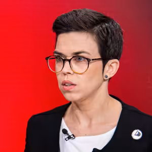 Olga Richterová (Piráti): Vláda tají, kolik lidé dostanou od státu. Zjistí to až po volbách | 15. 4. 2025