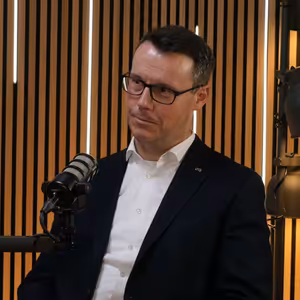 Pražáci si na důchody budou muset připlatit, říká specialista na penze Šmajer - Newstream Business Talk.