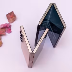 Letní Samsung Vánoce přinesly svítící sluchátka a nové skládačky