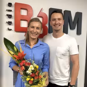 Nasťa Kuzminová svoju večne dobrú náladu priniesla aj do štúdia BB FM rádia