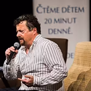 Michal Viewegh: Psaním se stále uživím, ale poptávka po beletrii výrazně klesá - VIP Eva Talks