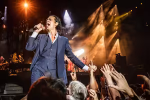 Napřímo a bez masek. Jak se stal Nick Cave mistrem intimního dialogu se svým publikem?