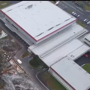 Město Most chce postavit fotovoltaické elektrárny na objektech aquadromu, zimního stadionu a sportovní haly v Mostě.