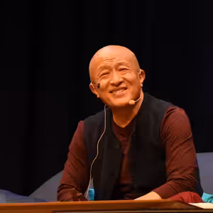 Jak budovat naši odolnost v době všudypřítomné soutěživosti - Dzongsar Jamyang Khyentse Rinpočhe