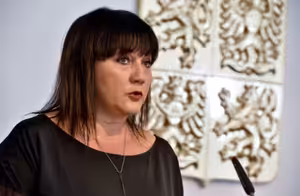 Ministryně financí Alena Schillerová pro rádio Z: Připravujeme další kompenzační bonusy pro OSVČ, nenecháme je na holičkách.