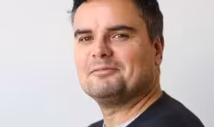 Komentátor Petr Holec: Miloš Zeman se téměř natrvalo přestěhoval do Lán. Uchýlil se tam na takový polooficiální důchod.