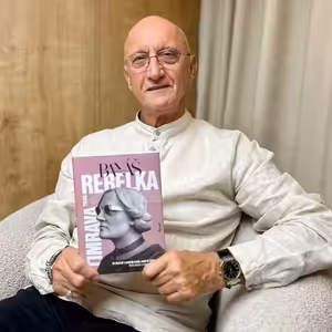 „Keby bola Angličanka, bola by to druhá Jane Austenová...alebo prinajmenšom Božena Němcová,“ tvrdí J.Banáš