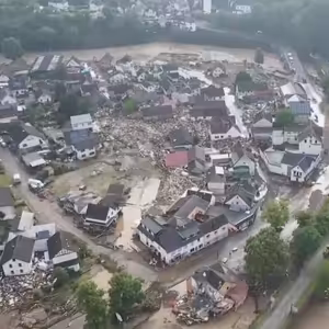 Je to katastrofa nebývalých rozměrů, počet obětí stoupá každou chvíli, říká Larischová z Německa