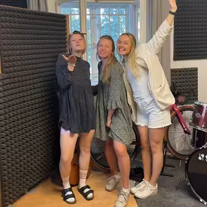 Eliška Rysulová / V Kosovu lanovky jezdí, jen když se jdou vlekaři opít. / ep. 11