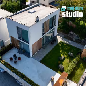 Moderní dřevostavba se zajímavým interiérem