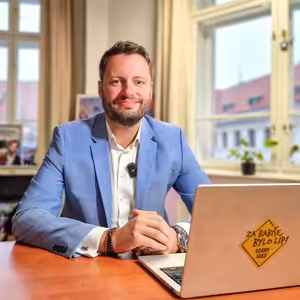 Vláda lhala o rozpočtu. Rekordní DLUHY po Fialovi. Jen úroky budou 100 miliard? | Čau Praho #100