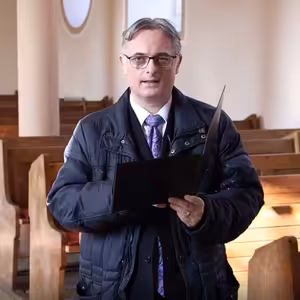 Boh nás napriek pocitu opovrhnutia ľuďmi neopúšťa