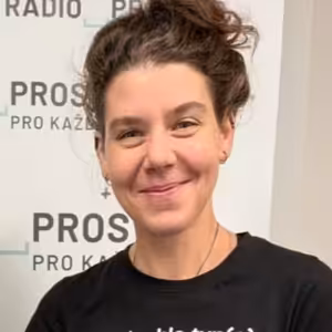 AI vašemu dítěti nikdy neřekne: Teď nemám čas. Proč jí děti začínají věřit víc než rodičům?