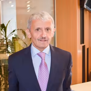 Mikuláš Dzurinda - Únia by mala zasahovať vojensky aj mimo svojho územia