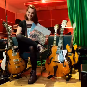 Míchaela Bóková - Svět je tam kde jsme my, teď a tady. Dělat komukoli na světě radost hudbou můžeme i od sebe doma