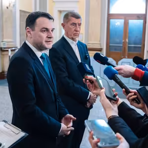 Babiš chce do Číny. Aby si ji naklonil, komplikuje Vystrčilovi cestu na Tchaj-wan