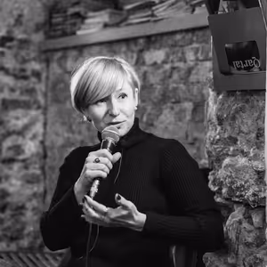 Vysmát se smrti, Adéla Knapová