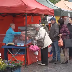 Do centra Mostu se vracejí oblíbené farmářské trhy.