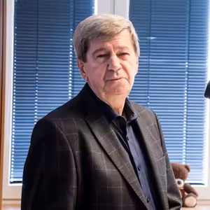 Eduard Kukan - EÚ sa bohužiaľ nezapojí do konfliktu medzi Španielskom a Katalánskom