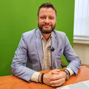 Vláda projí a propije i čtvrt milionu za den. Ročně 171 milionů. Češi ale chudnou. | Čau Praho #133