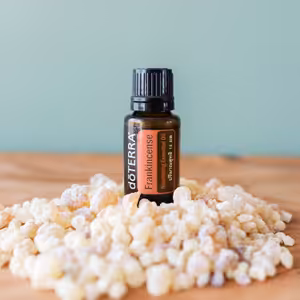 Věčná Mladost: Tajemství Esenciálních Olejů proti Stárnutí 🌟🍃