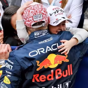 Zámena stratégov, drahá poistka, šinkanzen Tsunoda a Leclerc comeback | EisKing DEBRIEFING 4/24